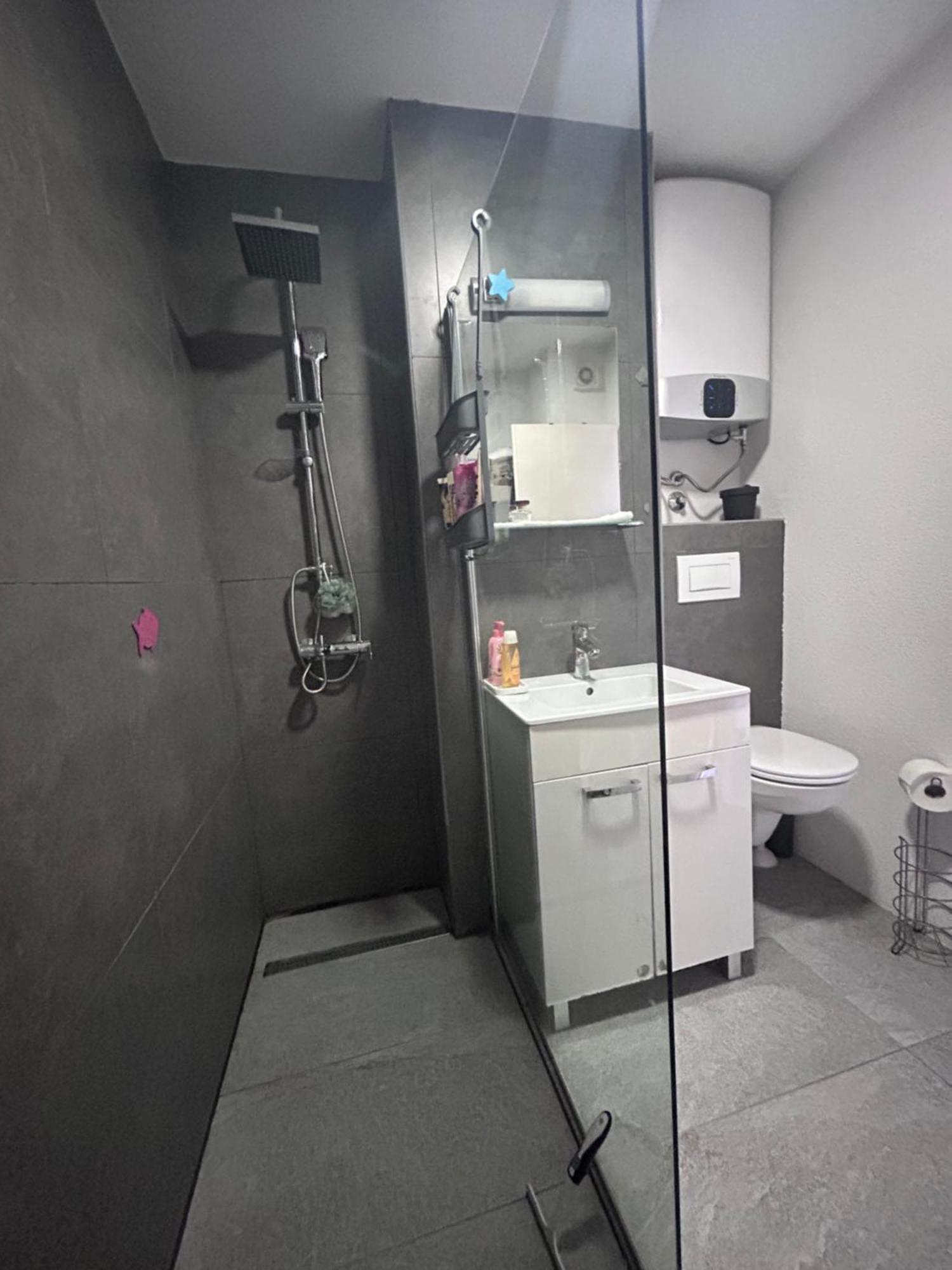 Close To The Airport Apartment *